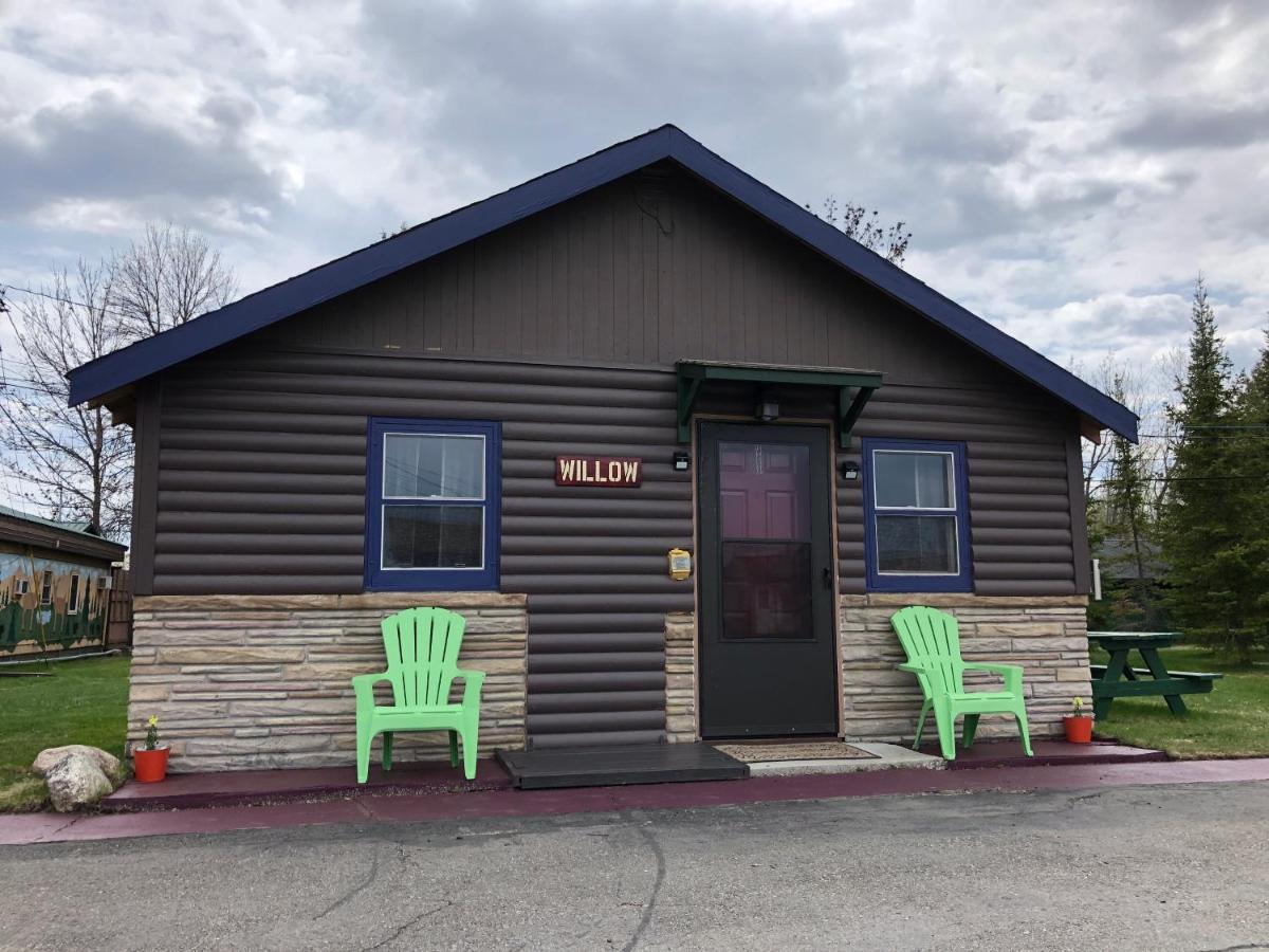 Hilltop Lodge And Cabins International Falls Exterior photo