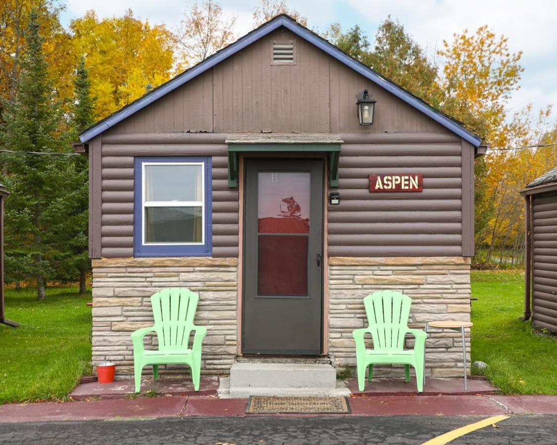 Hilltop Lodge And Cabins International Falls Exterior photo